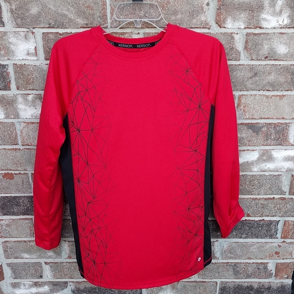 Like NEW boys Xersion shirt XL (18-20) web graphic